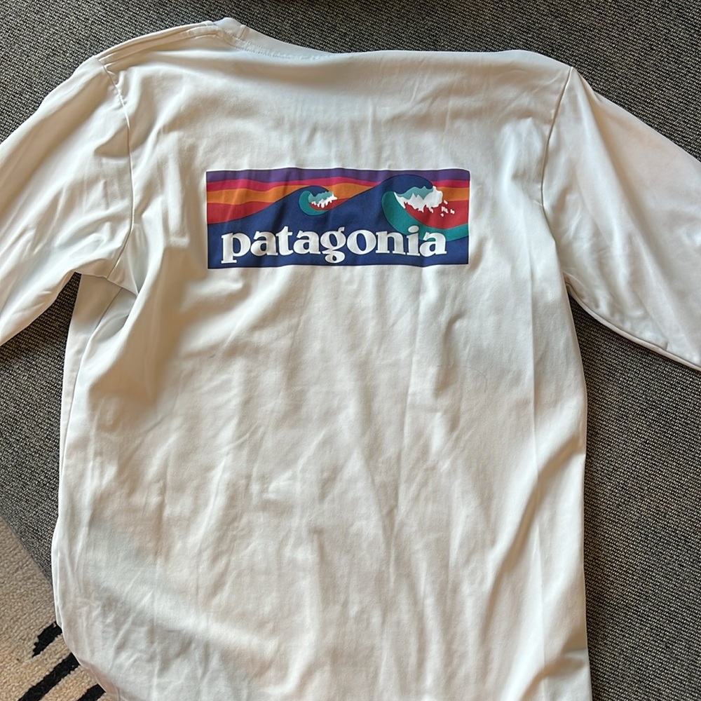 Patagonia women’s capilene cool daily graphic long sleeve. Size XS